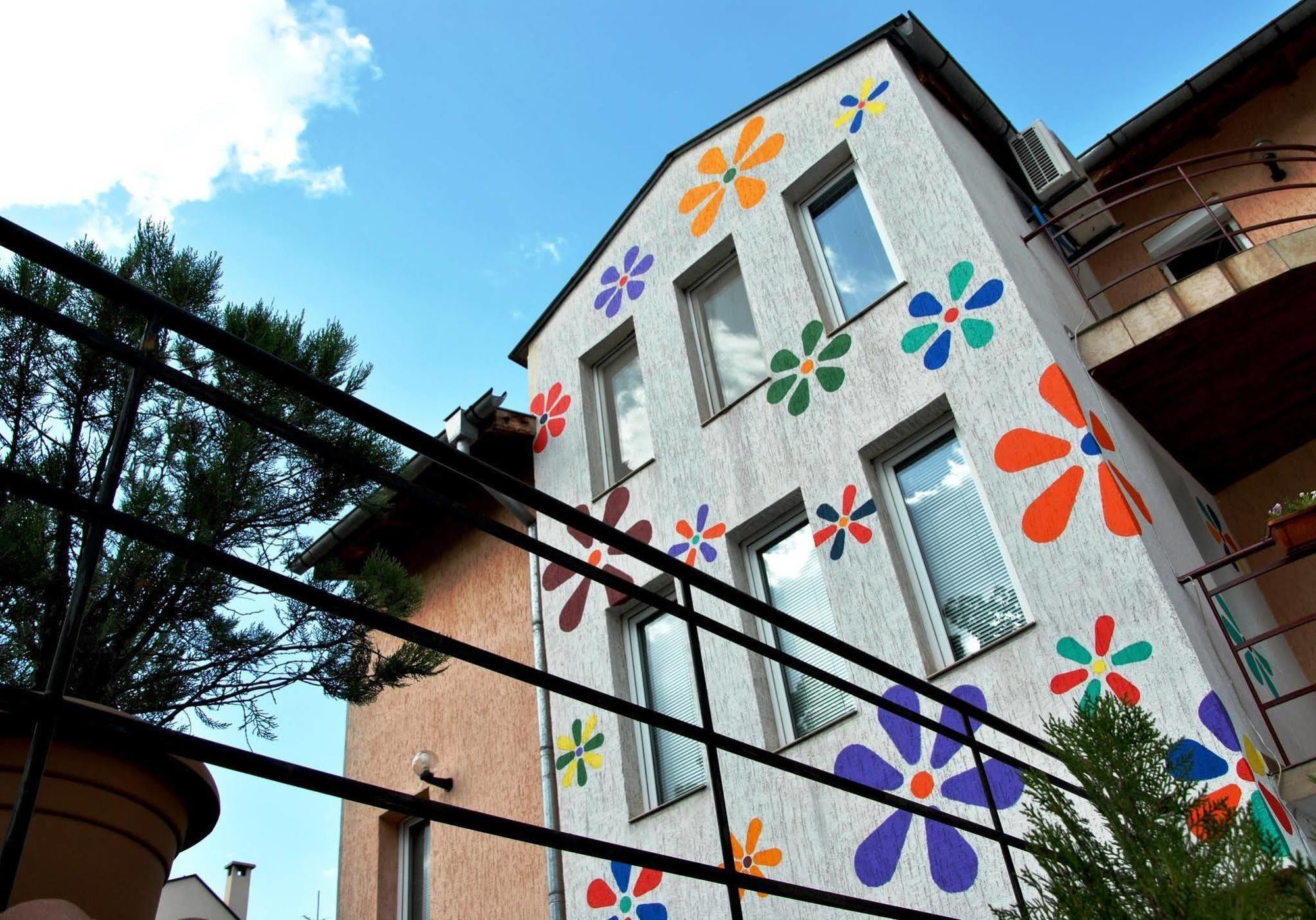 10 Coins Hostel & Tours صوفيا المظهر الخارجي الصورة